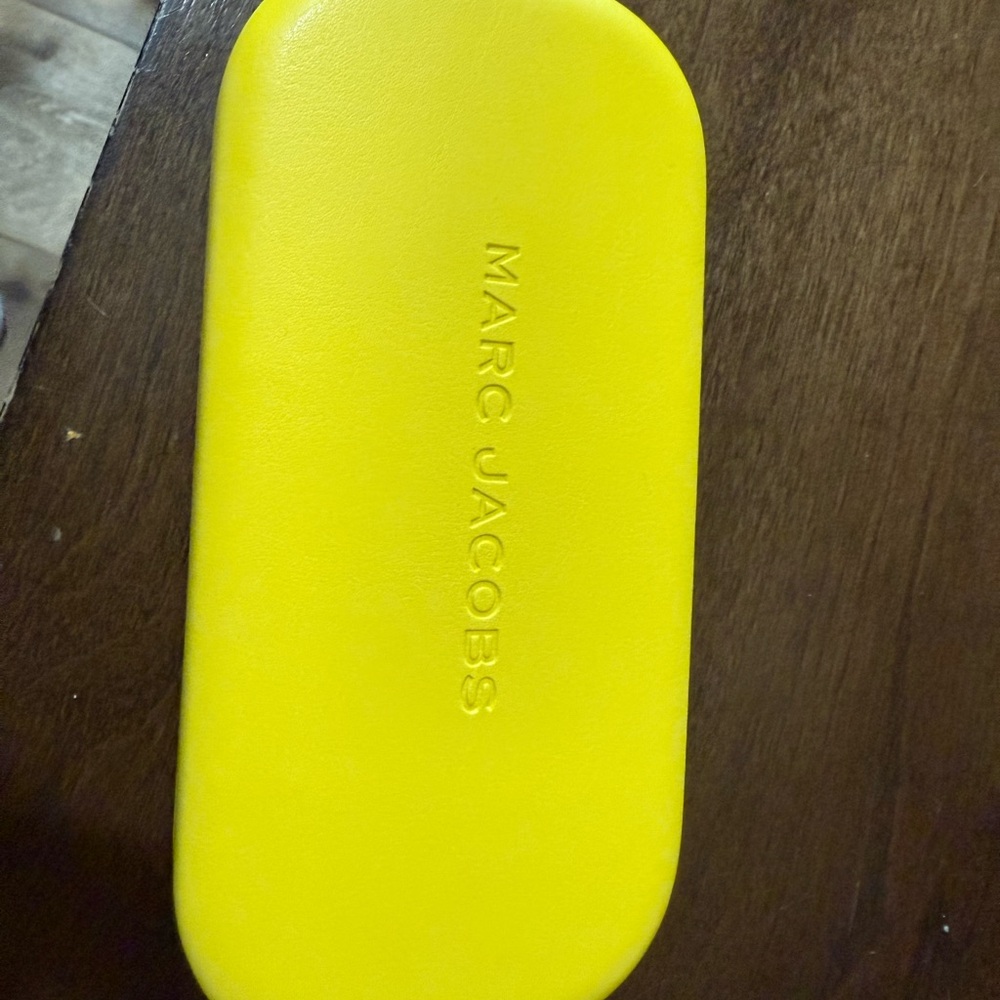 Marc Jacobs Vibrant Yellow Case